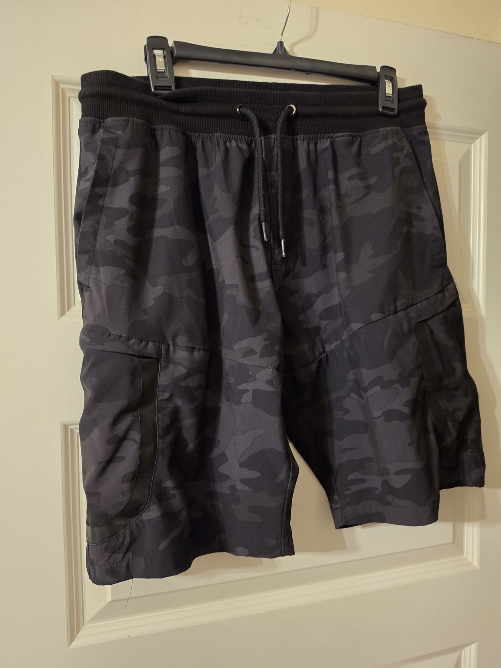 Under Armour Men's Dark Camo Cargo Shorts - Black/Gray